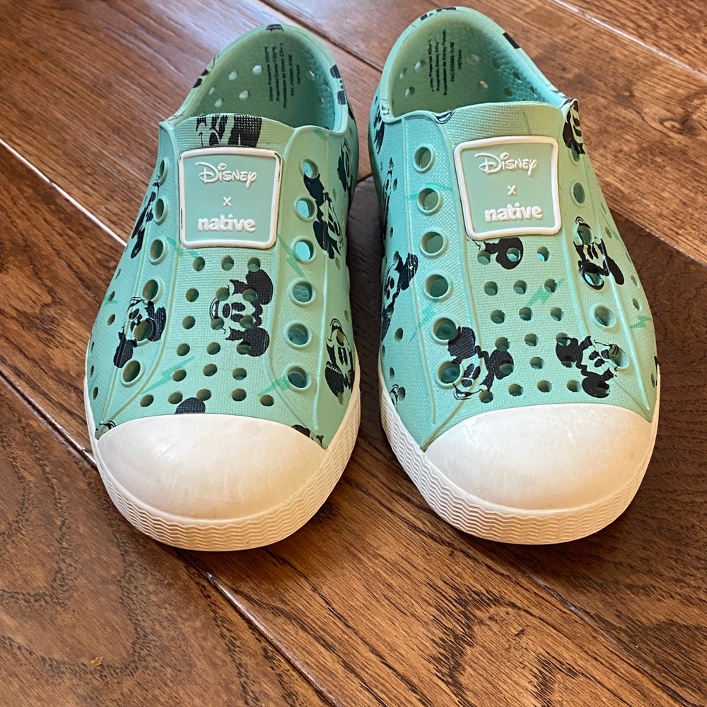 Disney native Slip Ons Mickey Mouse Toddler Size 7